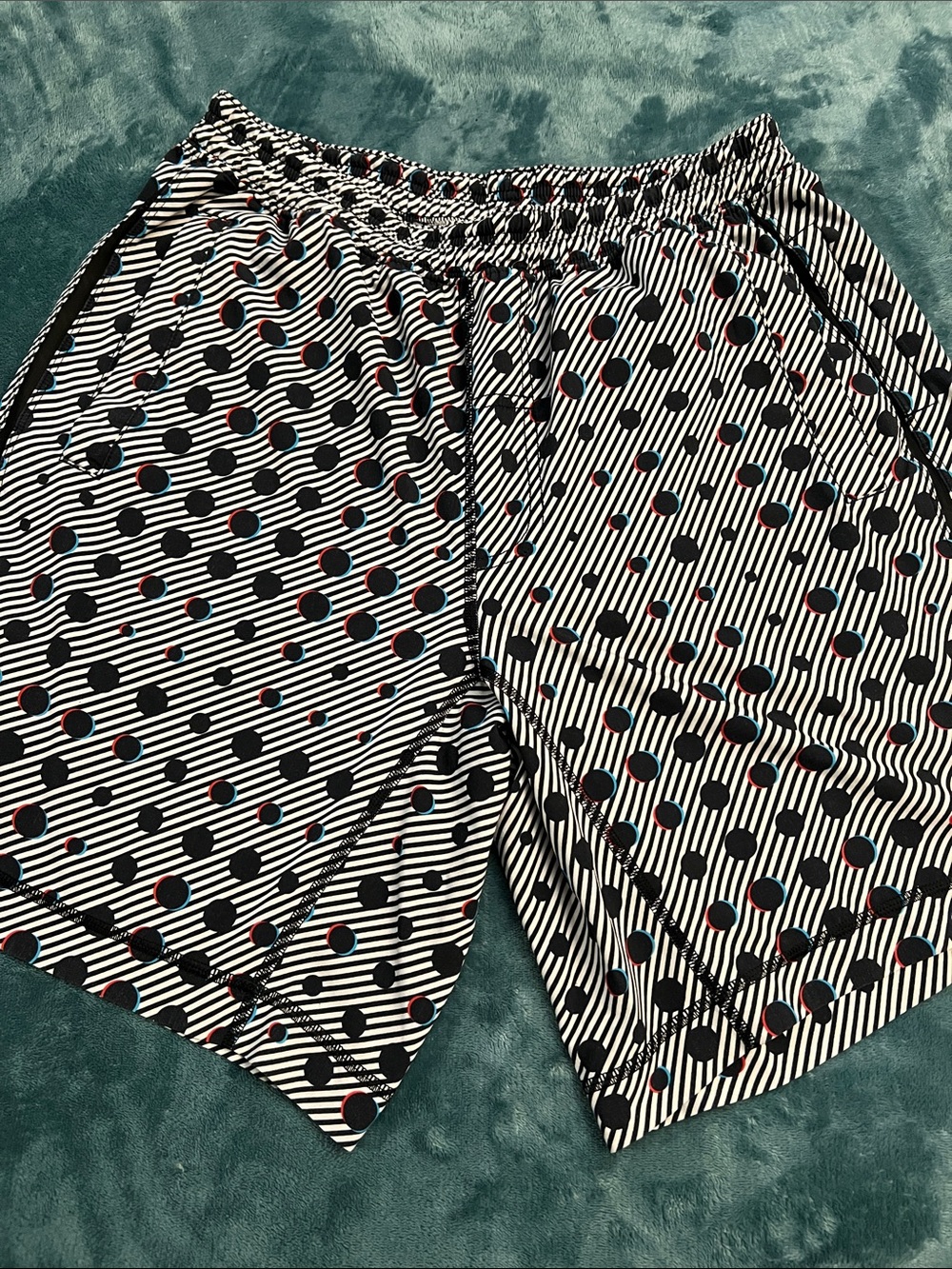 LULULEMON Men's Black & White Geometric workout Shorts